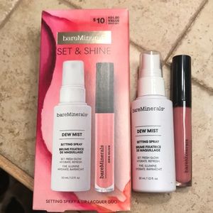 Setting spray with lipgloss